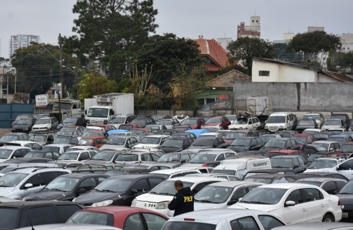 PRF realiza leilão virtual de veículos retidos em diversas regiões do Paraná