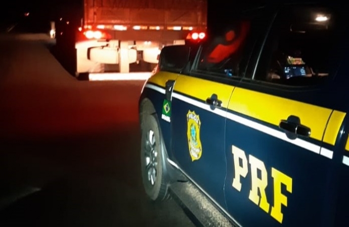 PRF recupera em Guaíra carreta roubada e prende condutor