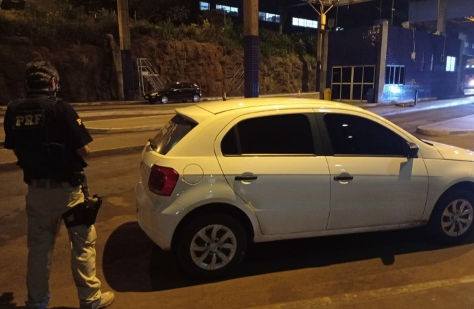 PRF recupera veículo roubado na Ponte da Amizade