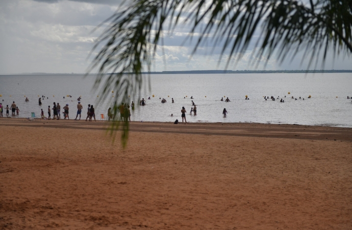 Primeiro domingo do Festival de verão reúne mais de 10 mil pessoas na Praia de Santa Terezinha de Itaipu