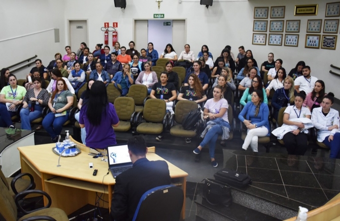 Profissionais de Saúde participam de palestra sobre ‘Saúde Mental Materna’