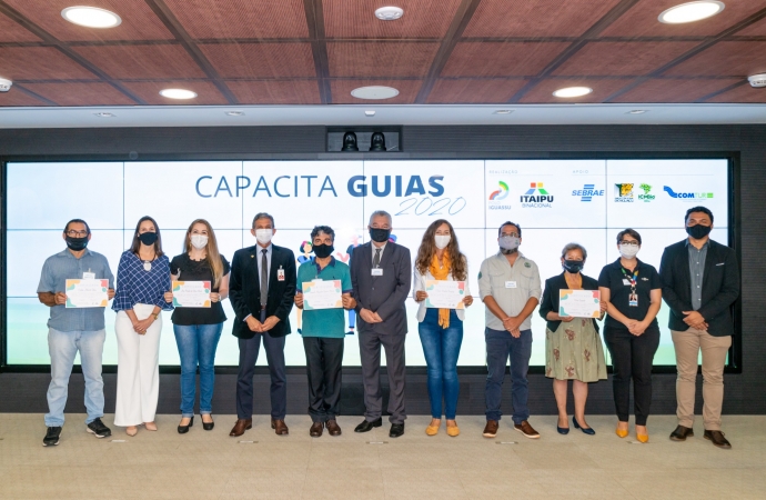 Profissionais do Turismo recebem certificados do programa Capacita Guias