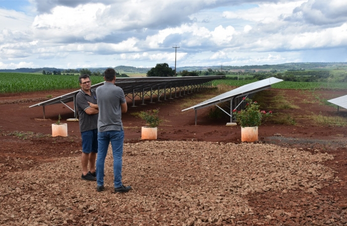 Programa de São Miguel do Iguaçu  atende agricultores com terraplenagem e cascalho