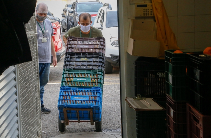 Programas garantem comercialização e renda aos pequenos agricultores