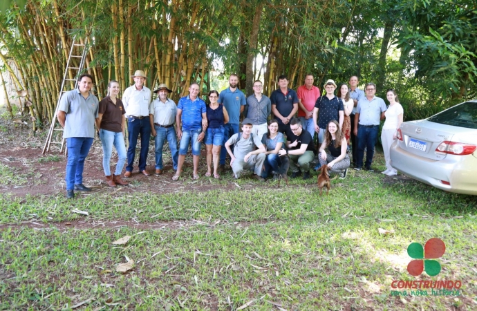 Propriedade Rural de Missal recebe grupo de jovens agricultores da Alemanha para intercâmbio de formação