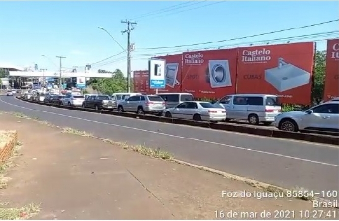 Protesto em Ciudad del Este forma fila na BR-277 em Foz do Iguaçu