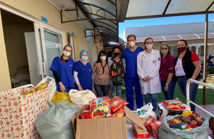 Provopar e Cáritas entregam ao Hospital Nossa Senhora de Fátima de Missal os alimentos doados durante Feirão de roupas Usadas