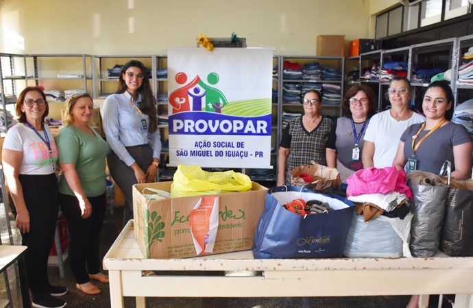 Provopar recebe doação de roupas da Cooperativa Cresol