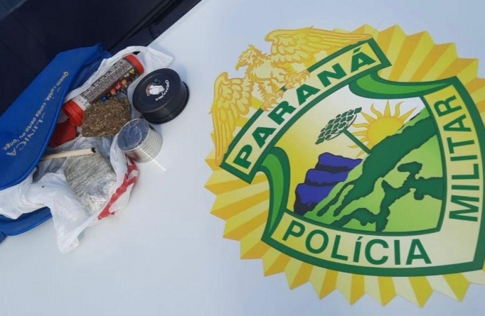 PRv de Santa Helena prende homens com droga na PR 495