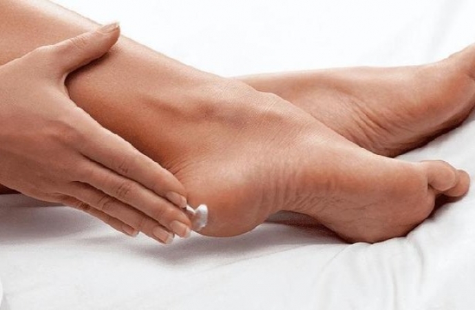 Quatro remédios simples e caseiros para rachadura dos pés!