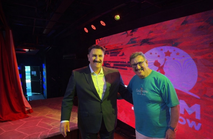 Ratinho ganha estátua no Museu de Cera e reforça projeção turística de Foz do Iguaçu