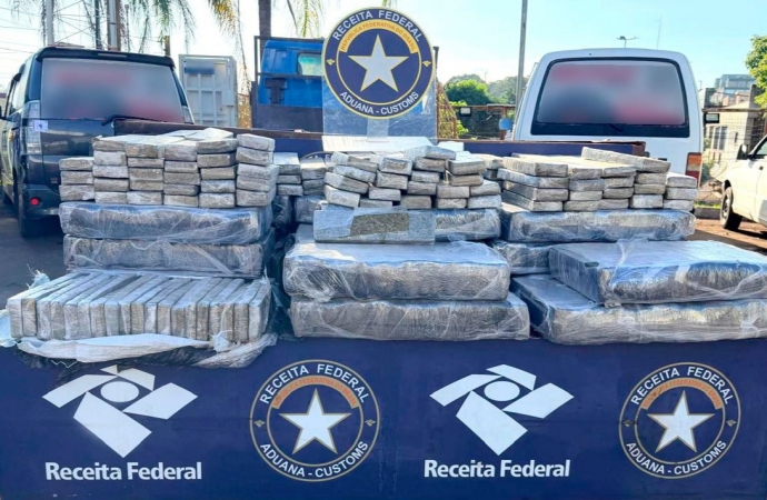 Receita Federal aborda caminhão carregado com substância análoga à maconha
