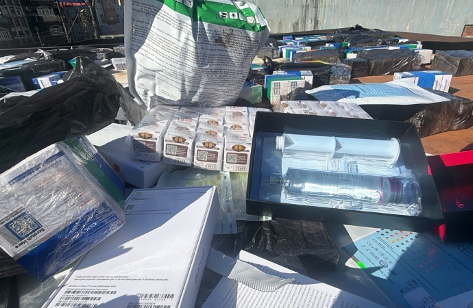 Receita Federal apreende caminhão com carga de contrabando avaliada em R$500mil na Ponte da Amizade