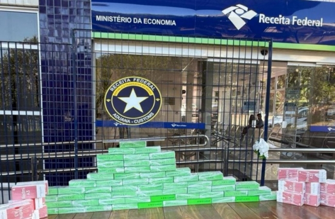 Receita Federal apreende R$ 190 mil em smartphones no feriado