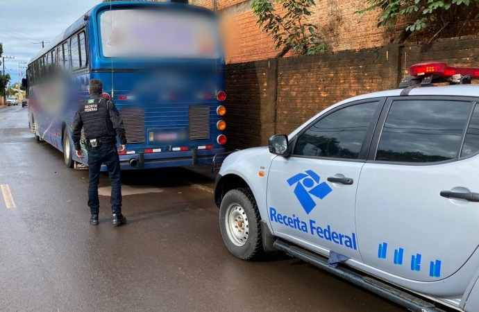 Receita Federal apreende três ônibus lotados de mercadorias descaminhadas durante operação