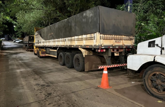 Receita Federal em Foz do Iguaçu apreende 9 caminhões com pneus contrabandeados avaliados em 140 mil reais