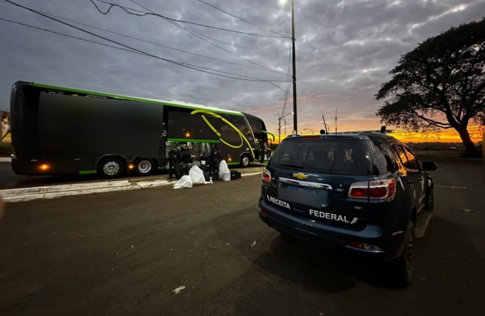 Receita Federal encontra 25 kg de maconha em ônibus de linha