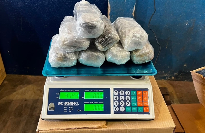 Receita Federal localiza quase 14 kg de substâncias análogas à maconha e ao haxixe durante vistoria