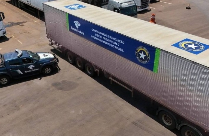 Receita Federal realiza grande comboio para destruição de cigarros ilegais apreendidos