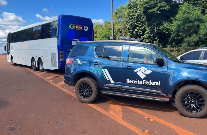 Receita Federal retém dois ônibus com mercadorias irregulares