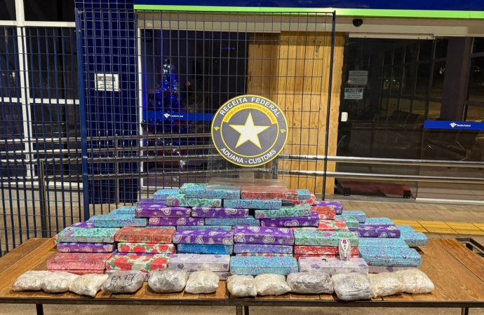 Receita Federal retém mais de 93 kg de drogas em abordagem na BR-277