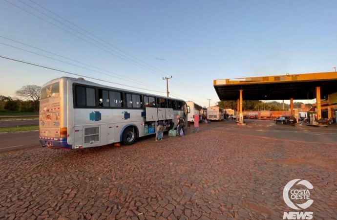 Receita Federal retém quatro ônibus carregados com mercadorias estrangeiras entre Foz e São Miguel do Iguaçu