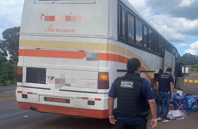 Receita Federal retém um ônibus de turismo em Céu Azul