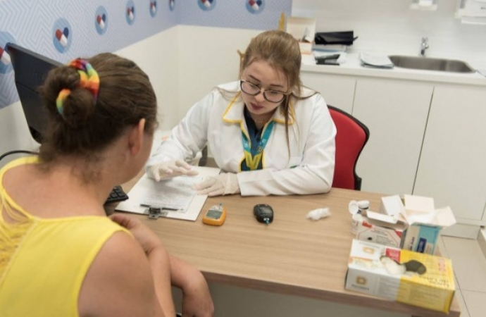 Rede de Farmácias São João realiza exames rápidos de saúde em seus consultórios farmacêuticos