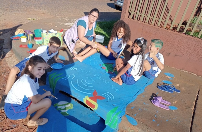 Rede Municipal de Ensino de Medianeira participa do 1º Concurso Regional de Pinturas de Bueiros/Bocas de Lobo denominado 