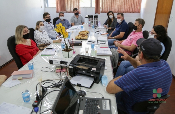 Reunião com secretários em Missal avalia os serviços prestados e planeja os próximos meses de trabalho