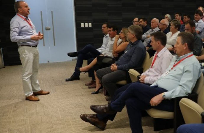 Reunião no Centro Administrativo da Lar Cooperativa discute Desenvolvimento Regional na Agricultura e Infraestrutura do Oeste do Paraná