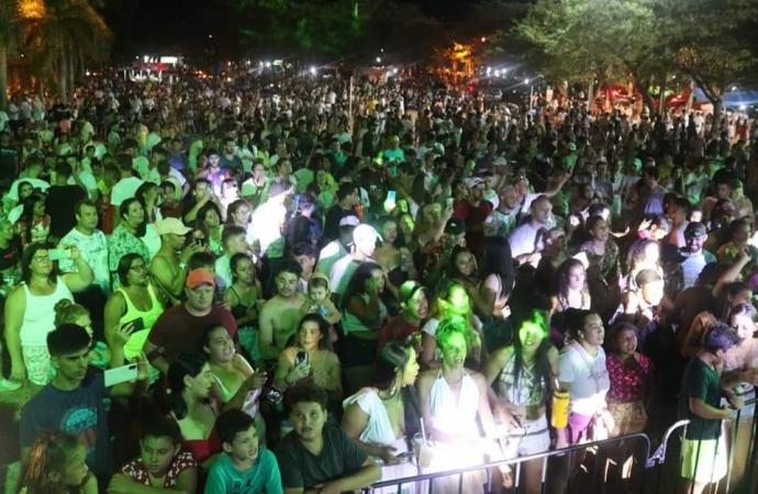 Réveillon 2022 reúne milhares de pessoas no Balneário Ipiranga em São Miguel do Iguaçu