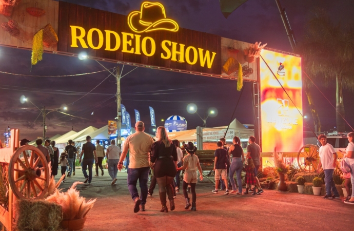 Rodeio Show de Santa Terezinha encerra hoje com Jads & Jadson e Guilherme & Santiago