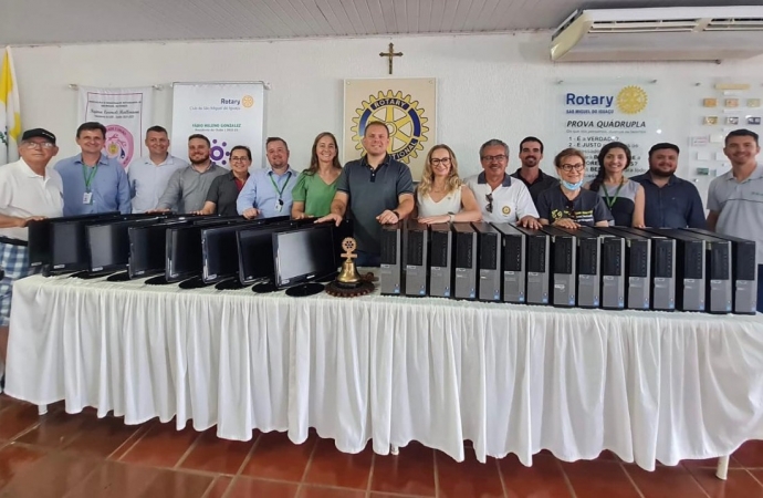 Rotary São Miguel do Iguaçu recebe computadores doados pela Sicredi Vanguarda
