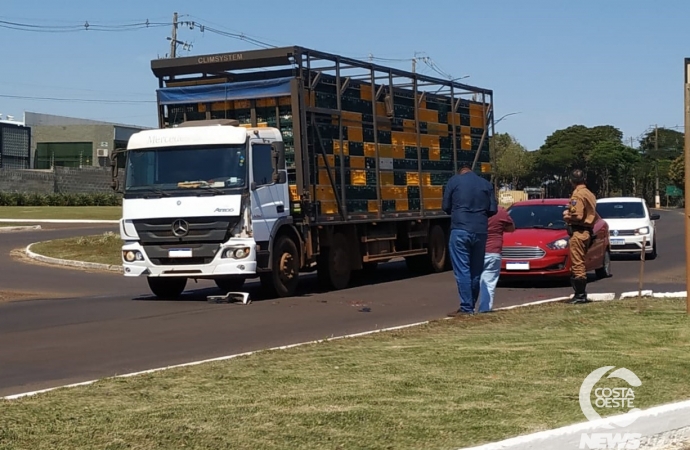 S-10 e caminhão colidem no trevo de acesso ao município de Santa Helena