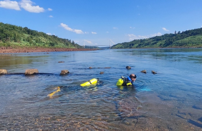Sanepar contrata mergulhadores para inspecionar tubulação no Rio Paraná e Lago de Itaipu em Santa Helena e região