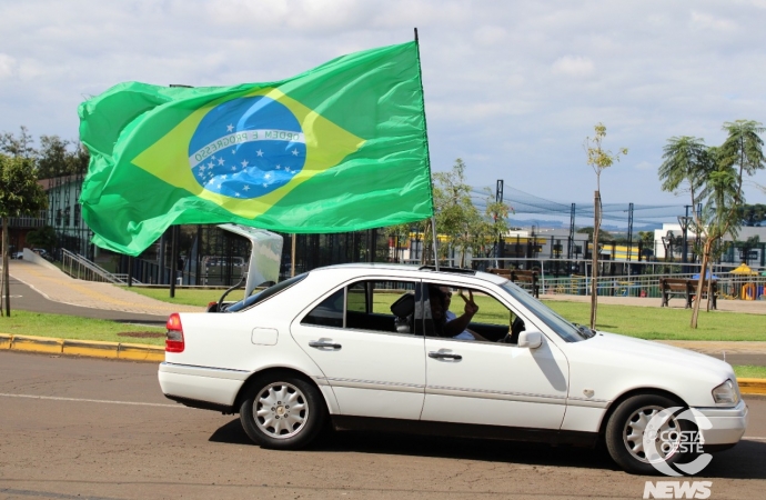 Santa-helenenses promovem barqueata e carreata