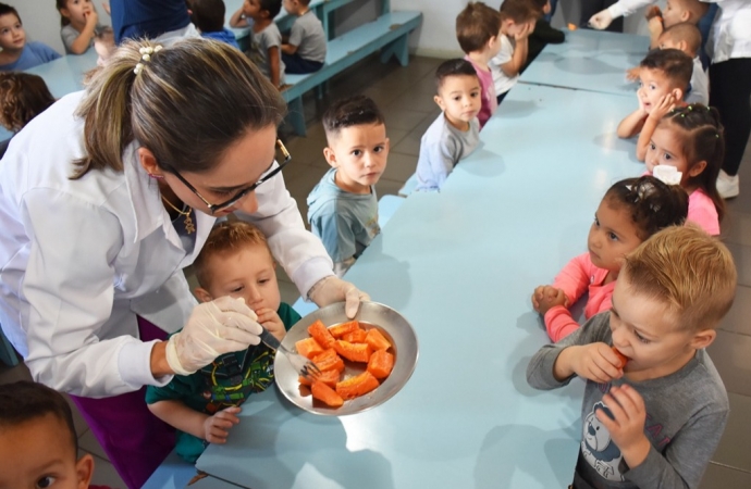 São Miguel do Iguaçu: Alunos do CMEI Olímpia Pizzolo conhecem as frutas e a importância para a saúde