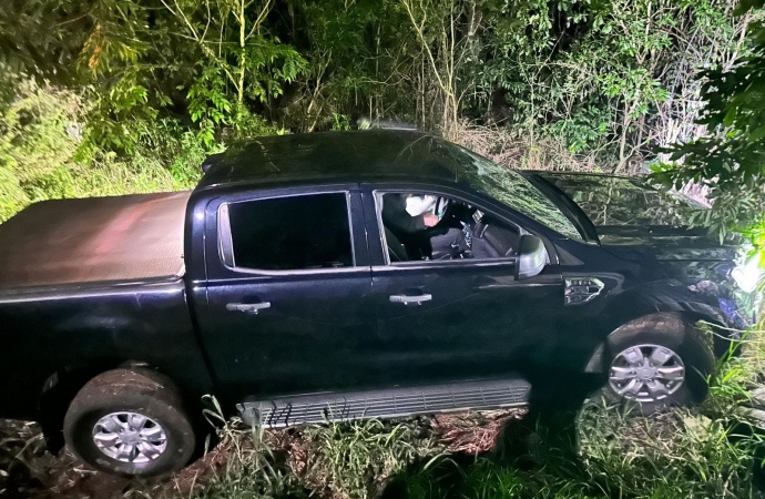 São Miguel do Iguaçu: Caminhonete carregada de cigarros é abandonada após perseguição policial