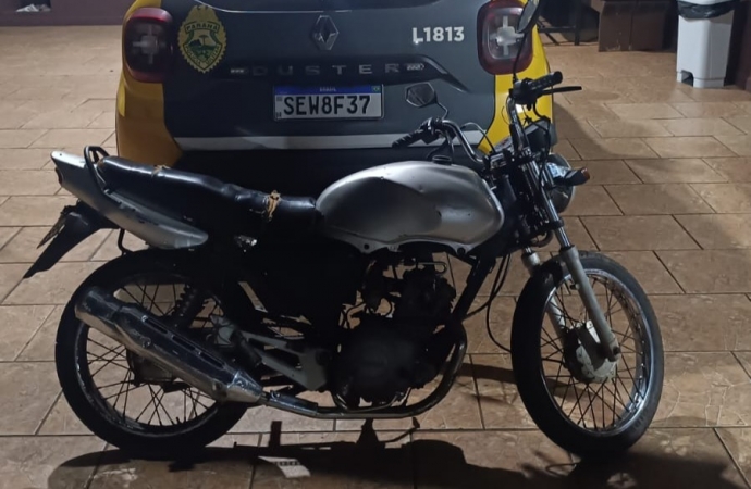 São Miguel do Iguaçu: Condutor sem CNH e moto com pendências são flagrados e veículo é apreendido
