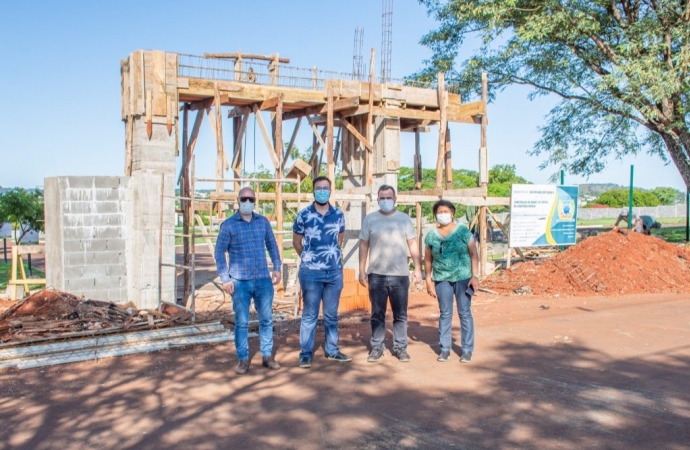 São Miguel realiza obra de construção do muro e portal de entrada no Cemitério Parque