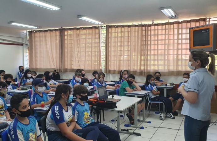 Saúde de Guaíra realiza palestra sobre a importância da vacinação