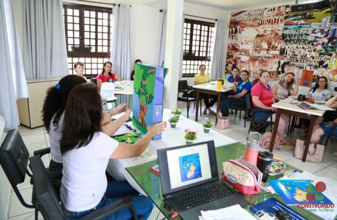 Secretaria de Educação de Missal discute transição dos alunos da rede municipal de ensino