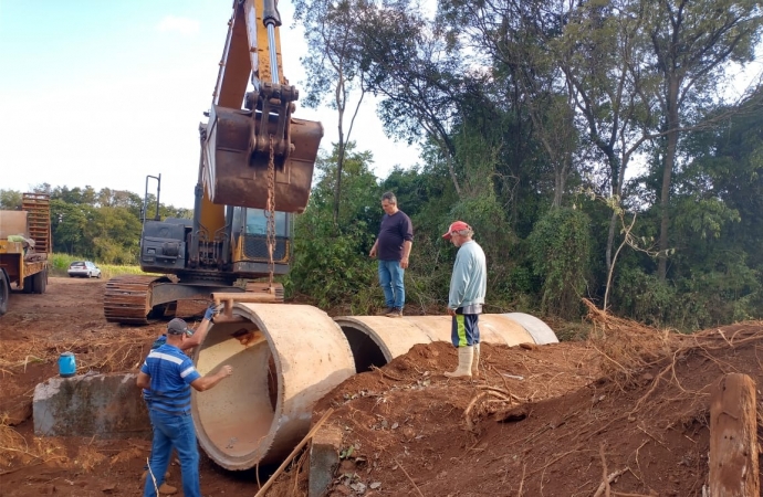 Secretaria de Obras de Missal faz substituição de ponte na Linha Glória