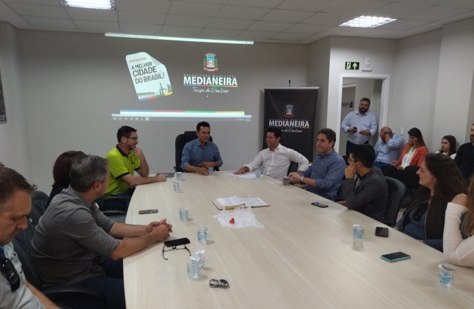 Secretário de planejamento Guto Silva faz visita à Medianeira