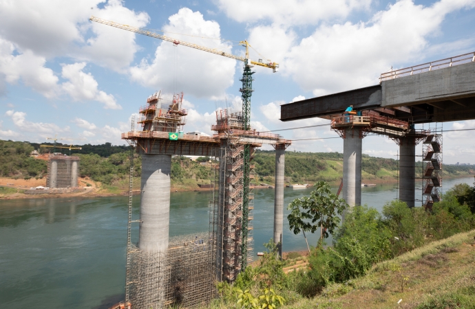 Segunda ponte: financiada pela margem brasileira de Itaipu, metade da obra já deverá estar pronta até o final do ano