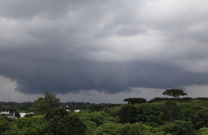 Semana será chuvosa no Paraná, mas com volume menor do que a anterior