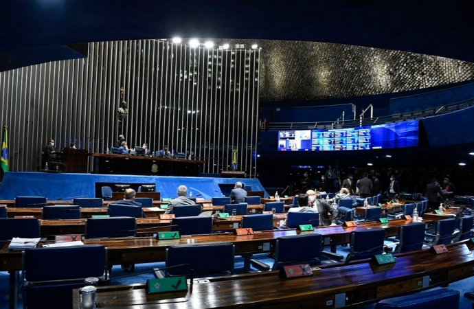 Senado aprova medida provisória que cria Auxílio Brasil