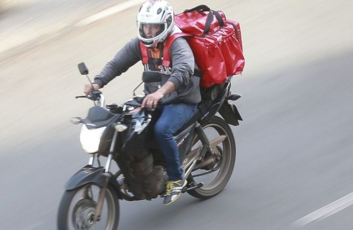 Serviços de delivery de alimentos em Foz poderão funcionar 24h a partir desta terça, 13