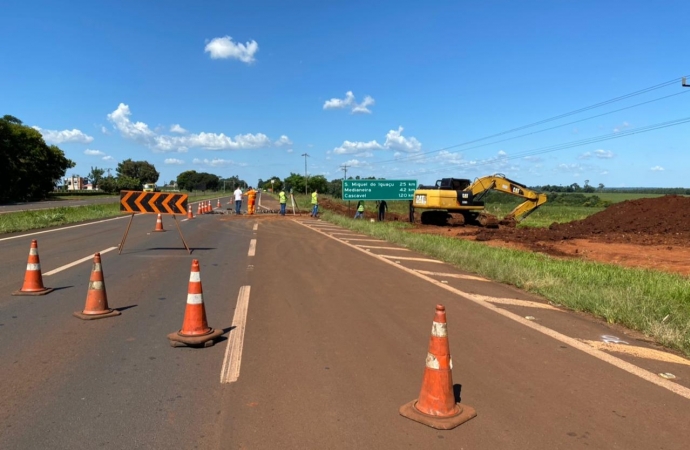 Serviços de drenagem é realizado na BR-277, em Santa Terezinha de Itaipu